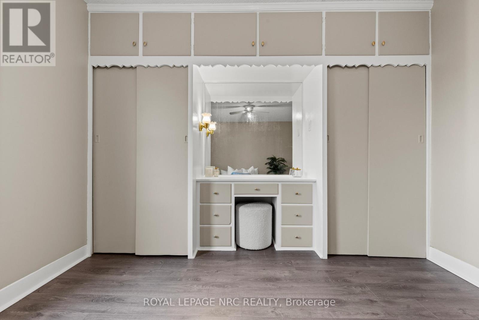 












22 DENISTOUN STREET

,
Welland (Broadway),




Ontario
L3C1T9

