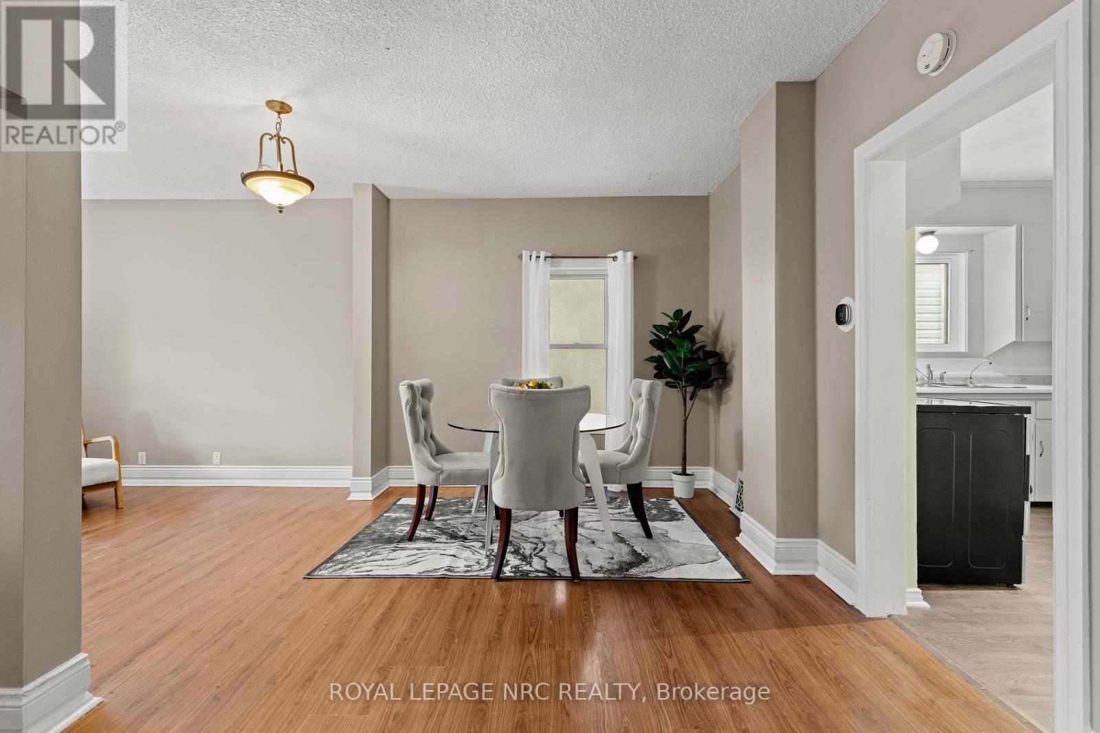 












22 DENISTOUN STREET

,
Welland (Broadway),




Ontario
L3C1T9

