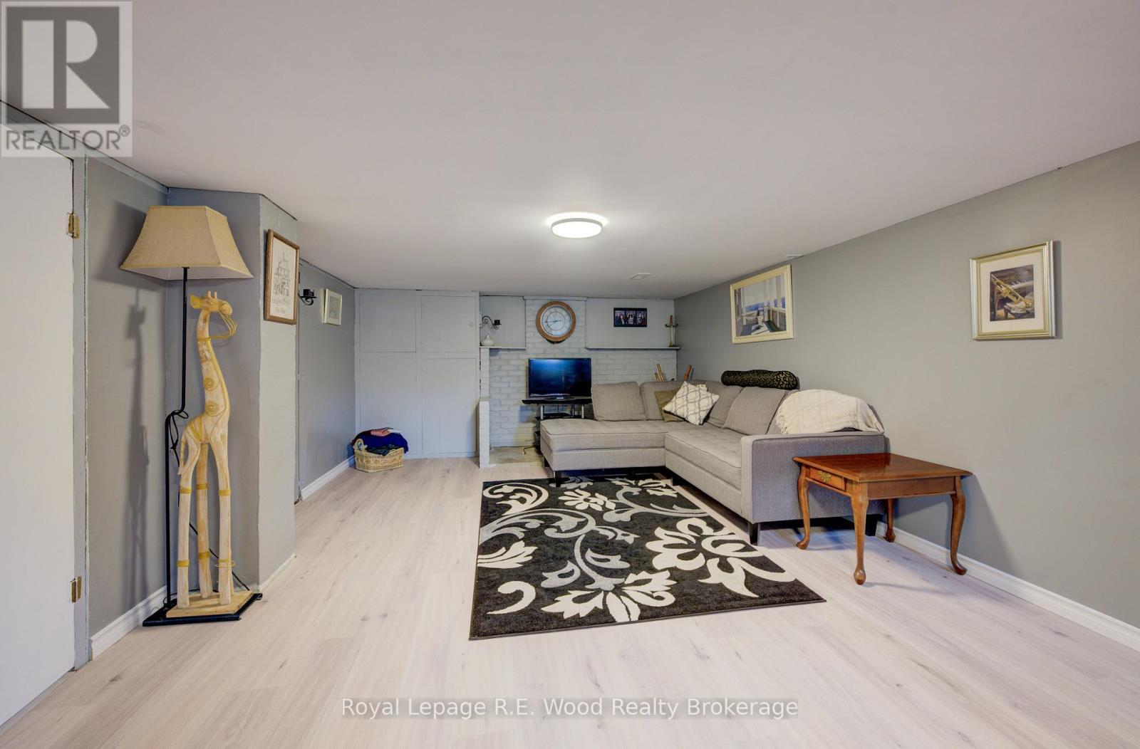 












4 WEST STREET N

,
Norwich (Springford),




Ontario
N0J1X0

