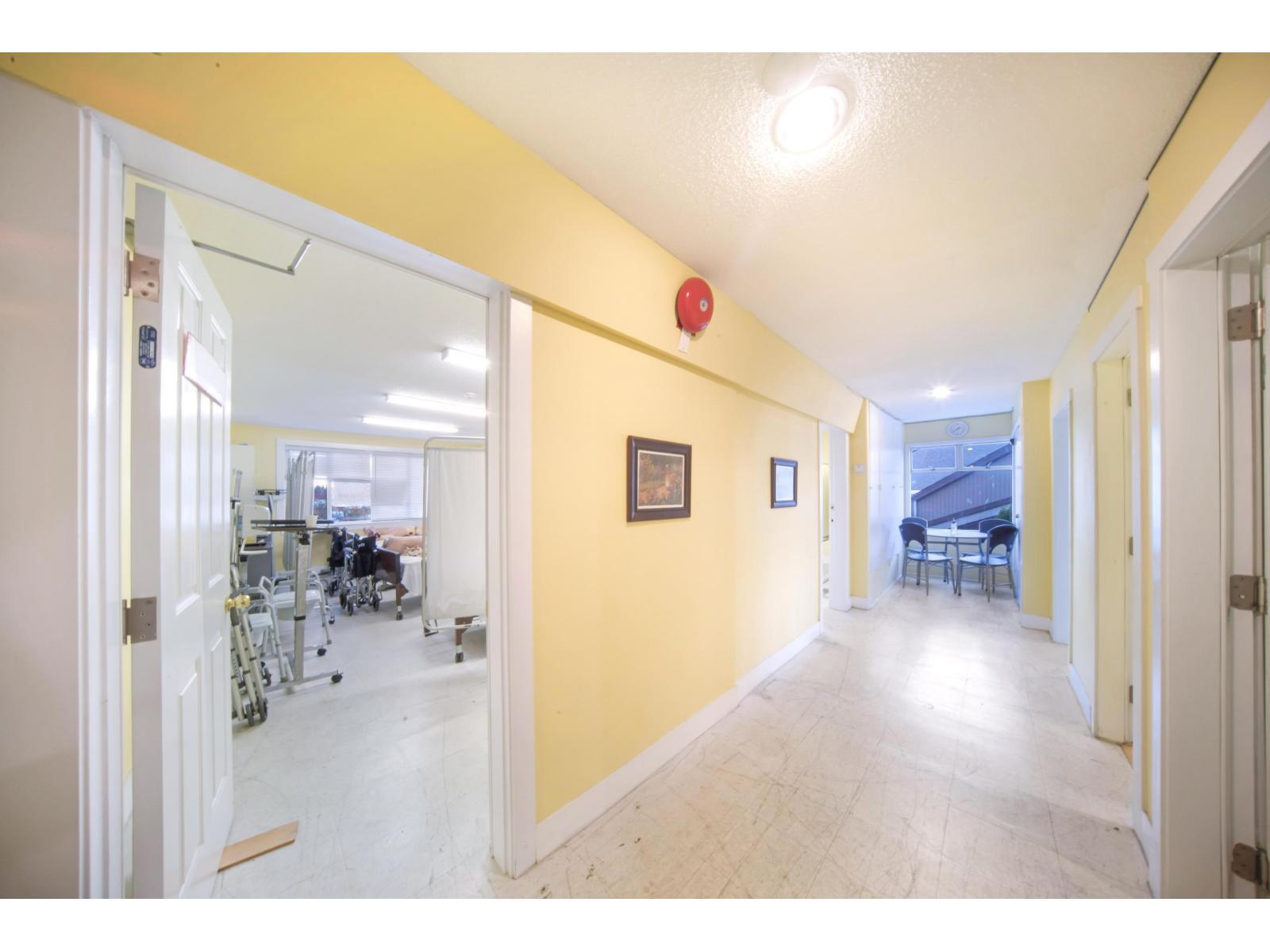 












13585 KING GEORGE BOULEVARD

,
Surrey,




British Columbia
V3T2V1

