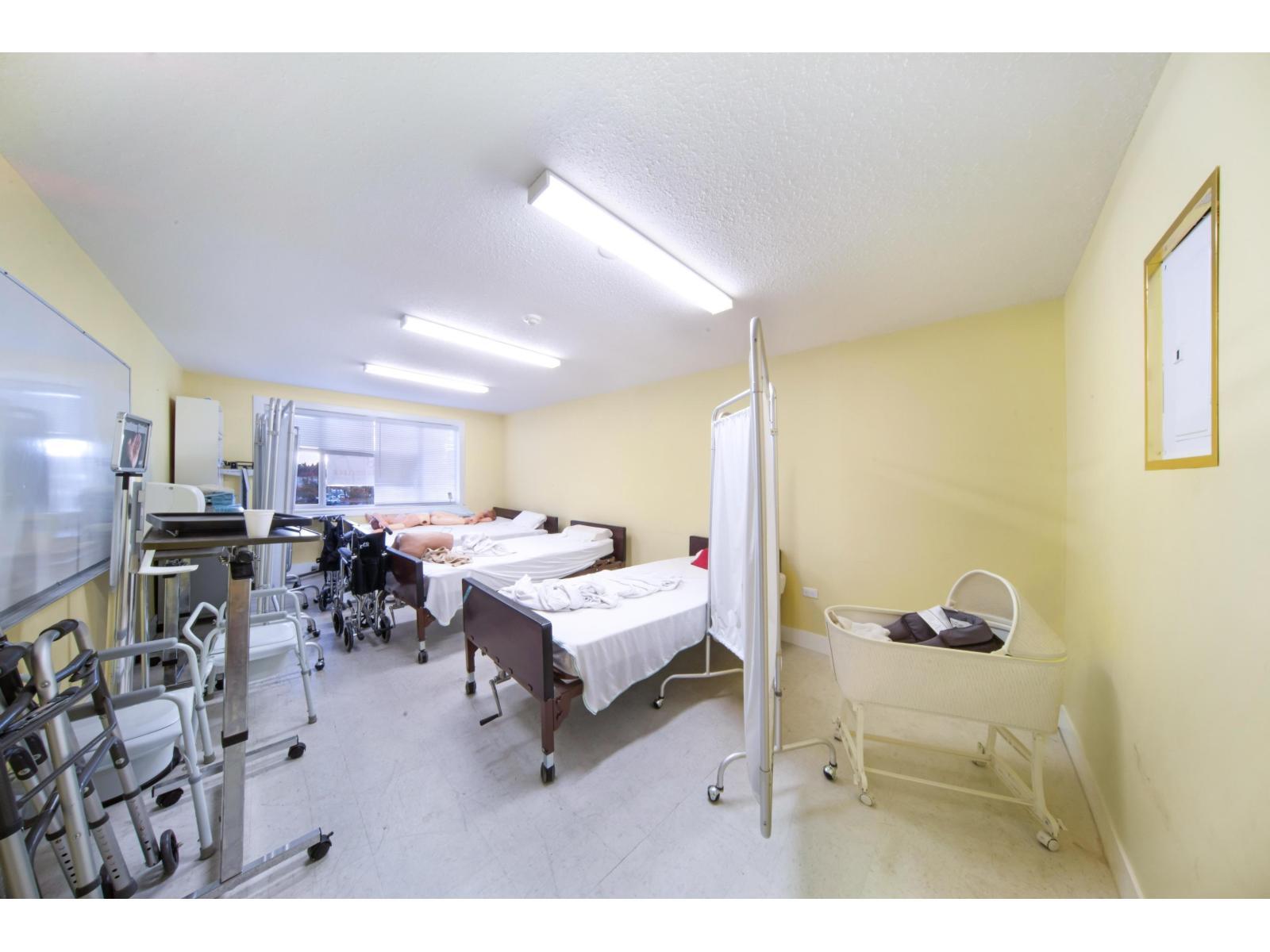 












13585 KING GEORGE BOULEVARD

,
Surrey,




British Columbia
V3T2V1

