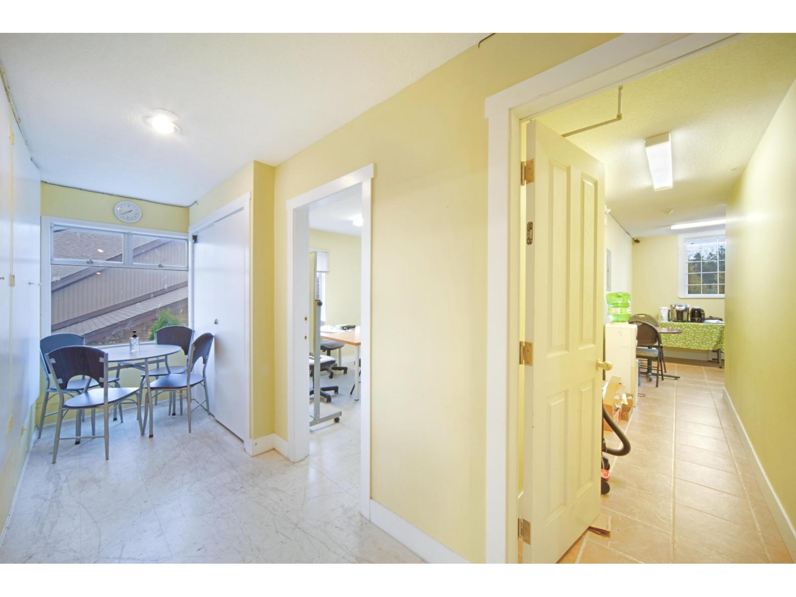 












13585 KING GEORGE BOULEVARD

,
Surrey,




British Columbia
V3T2V1

