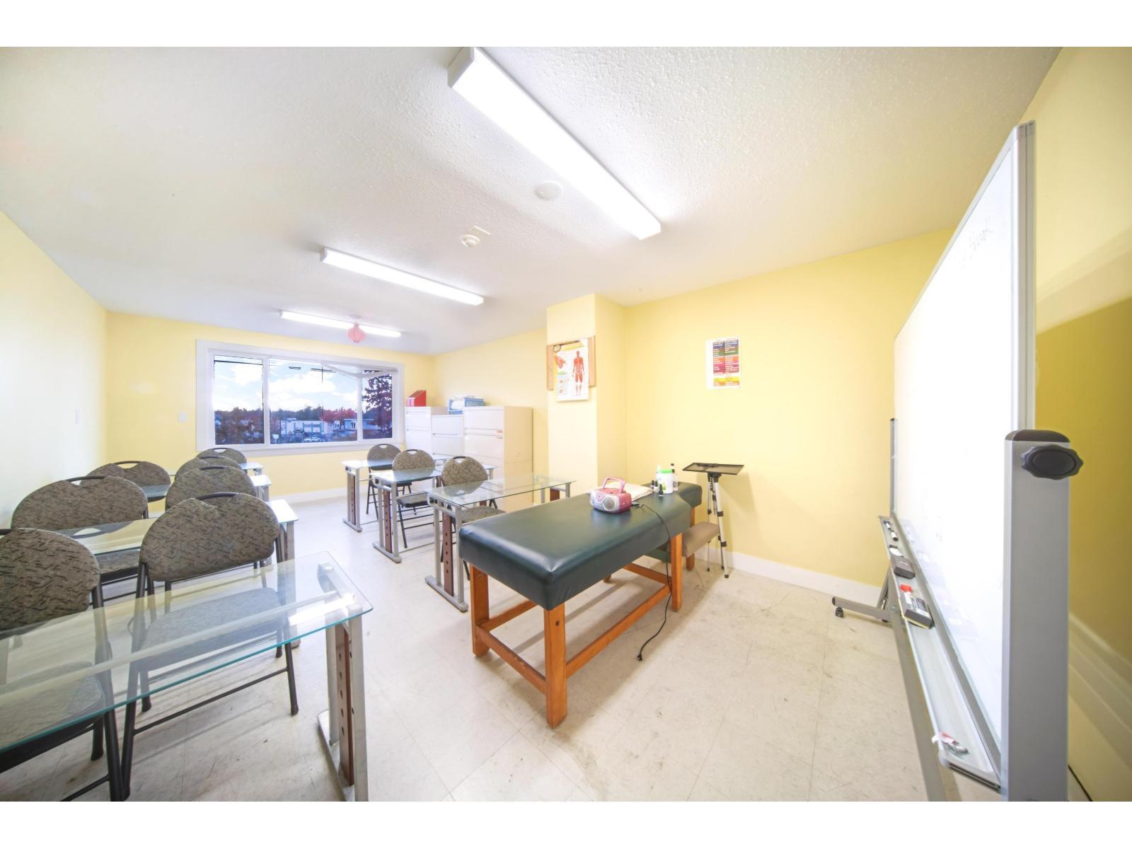 












13585 KING GEORGE BOULEVARD

,
Surrey,




British Columbia
V3T2V1

