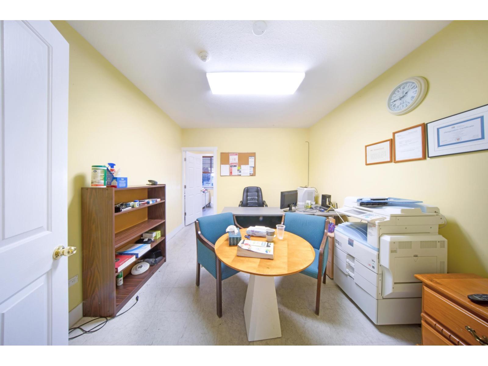 












13585 KING GEORGE BOULEVARD

,
Surrey,




British Columbia
V3T2V1

