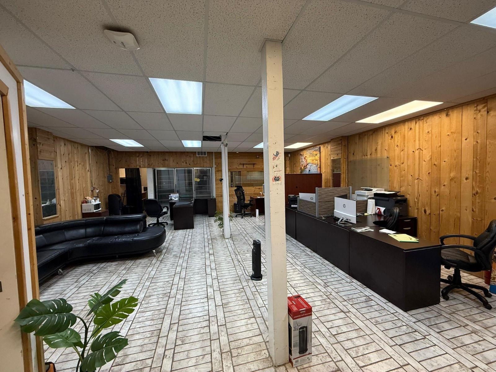 












13585 KING GEORGE BOULEVARD

,
Surrey,




British Columbia
V3T2V1

