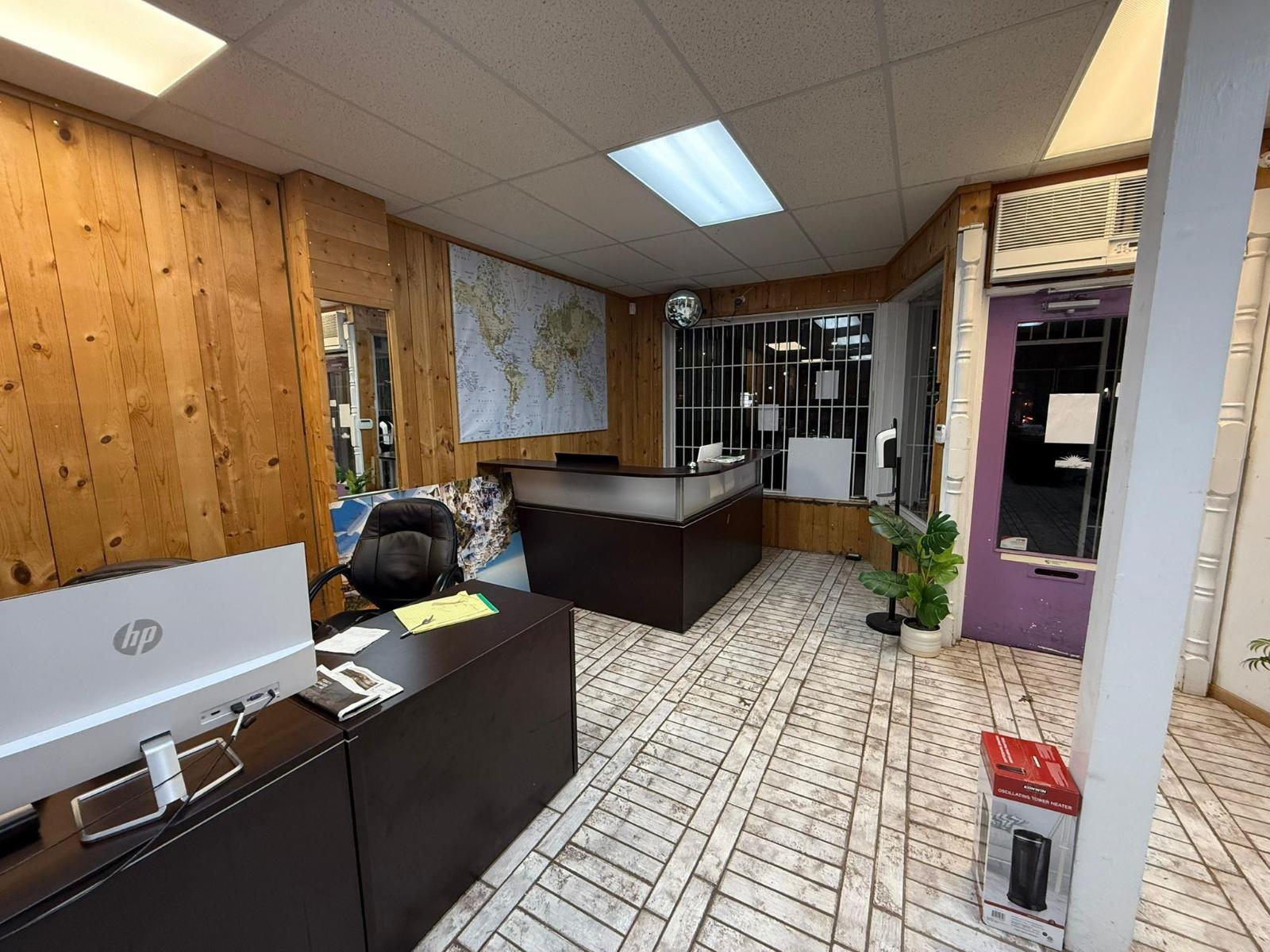 












13585 KING GEORGE BOULEVARD

,
Surrey,




British Columbia
V3T2V1

