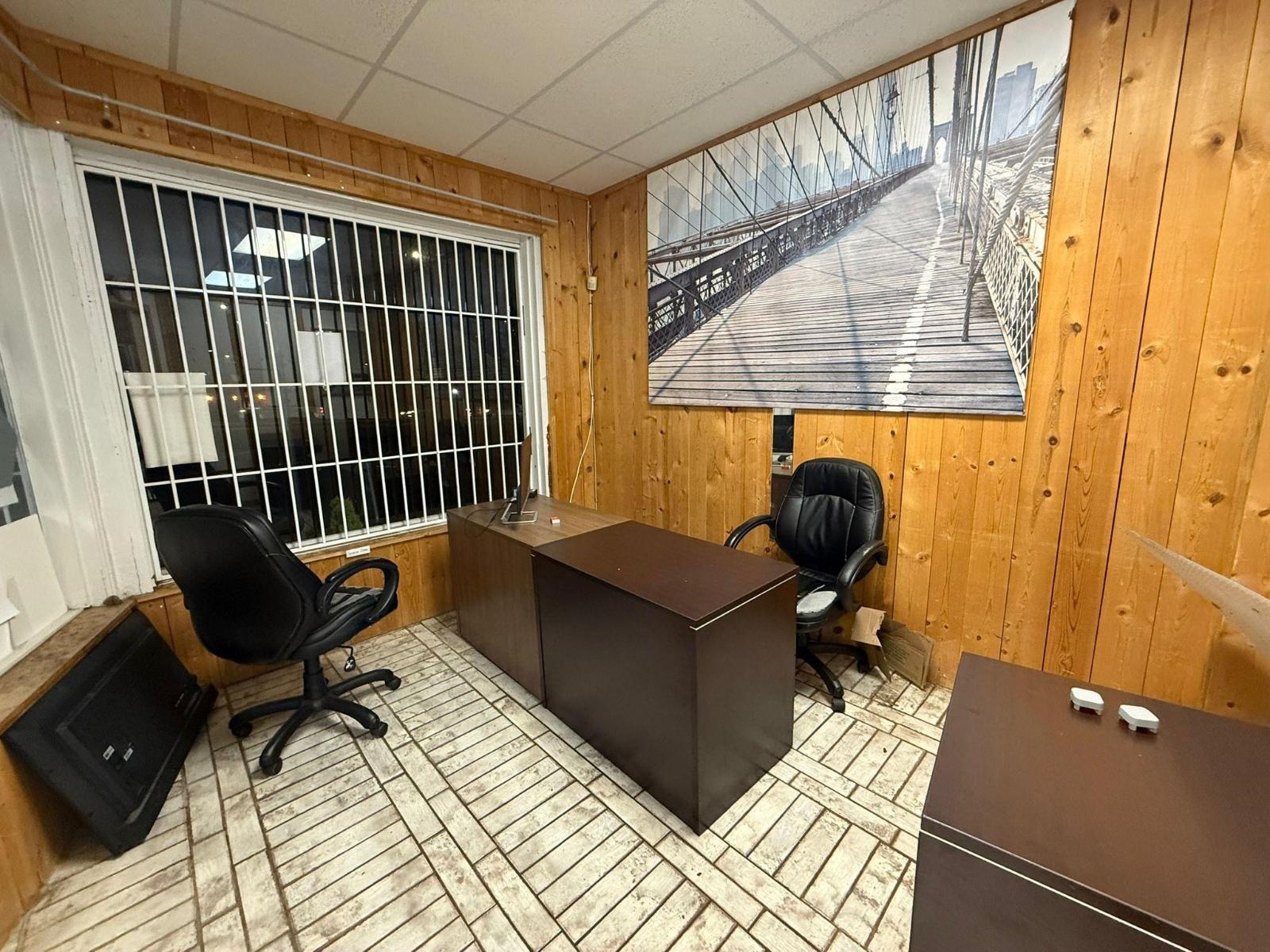 












13585 KING GEORGE BOULEVARD

,
Surrey,




British Columbia
V3T2V1

