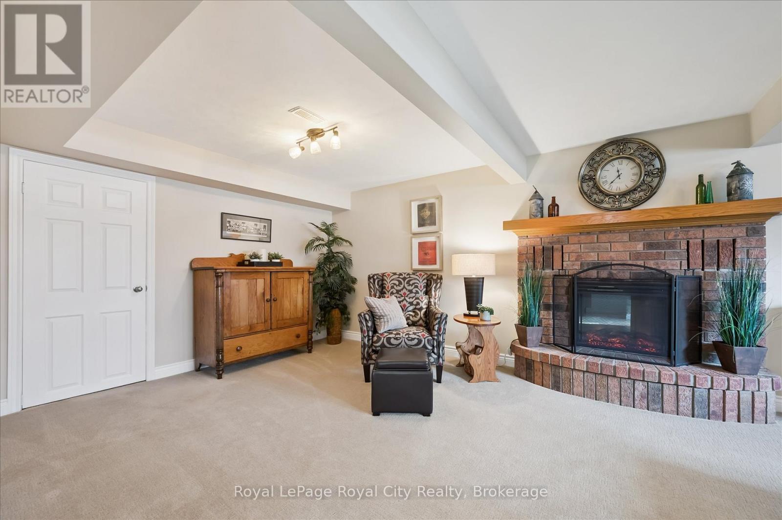 












278 COLBORNE STREET

,
Centre Wellington (Elora/Salem),




Ontario
N0B1S0

