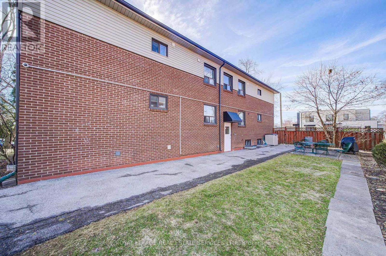 












1A - 2329 BELYEA STREET

,
Oakville,




Ontario
L6L1N4

