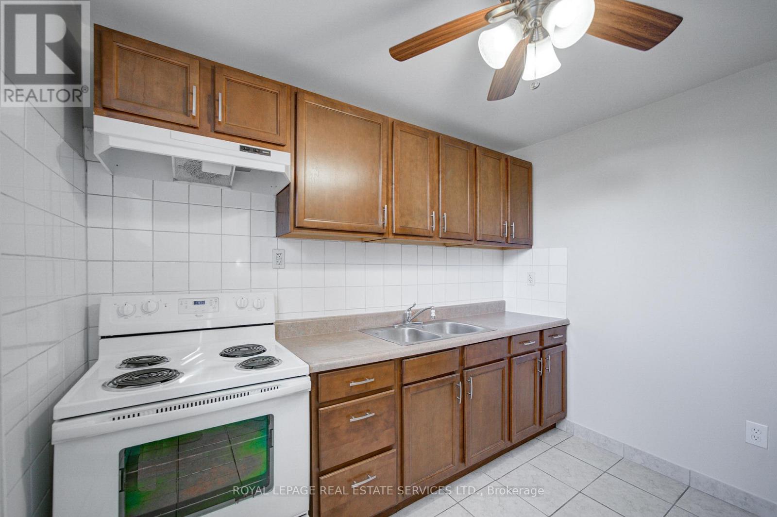 












1A - 2329 BELYEA STREET

,
Oakville,




Ontario
L6L1N4

