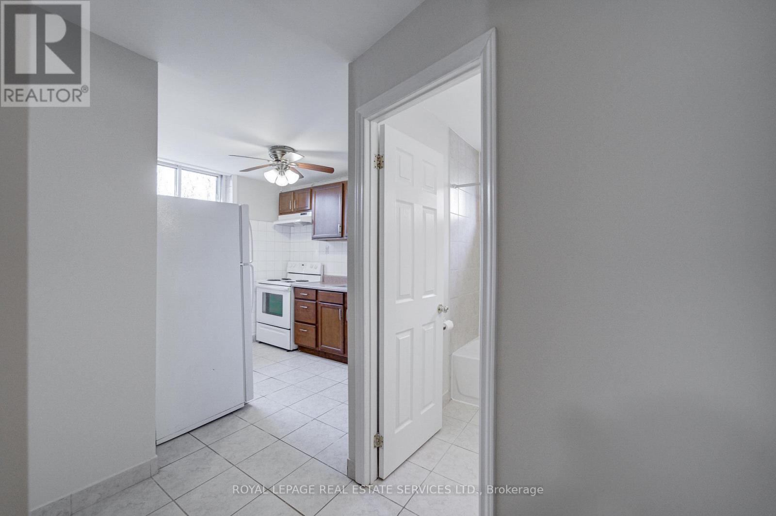 












1A - 2329 BELYEA STREET

,
Oakville,




Ontario
L6L1N4

