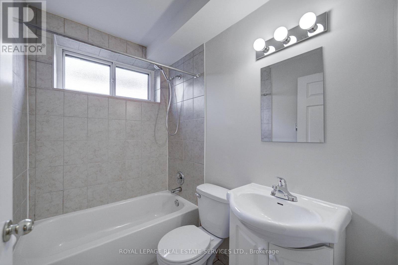 












1A - 2329 BELYEA STREET

,
Oakville,




Ontario
L6L1N4

