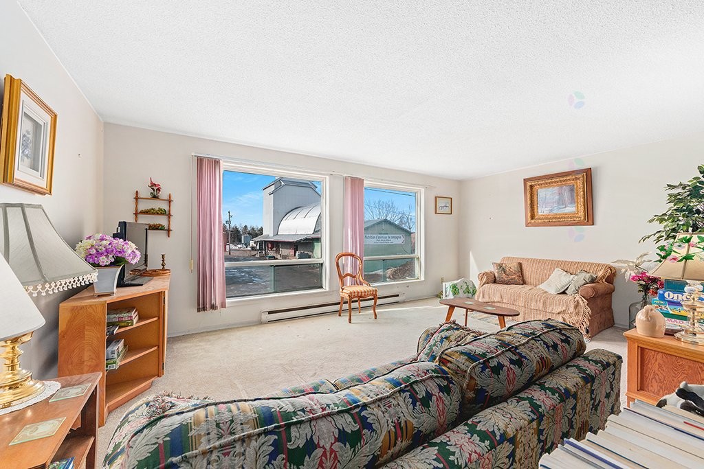 









387


Rue Main

,
Shawville,




QC
J0X2Y0

