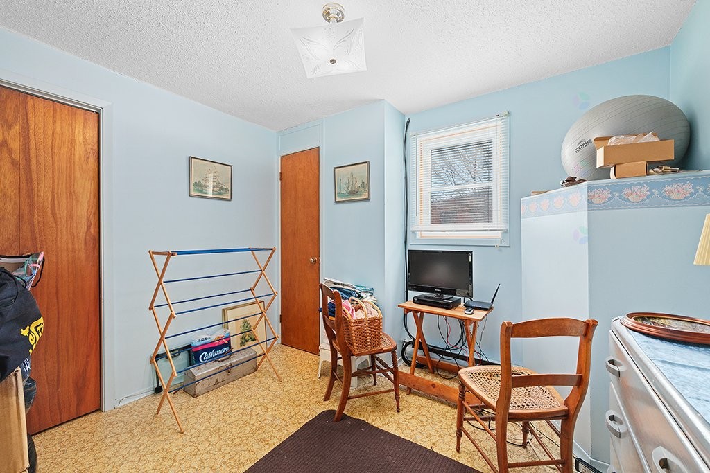 









387


Rue Main

,
Shawville,




QC
J0X2Y0

