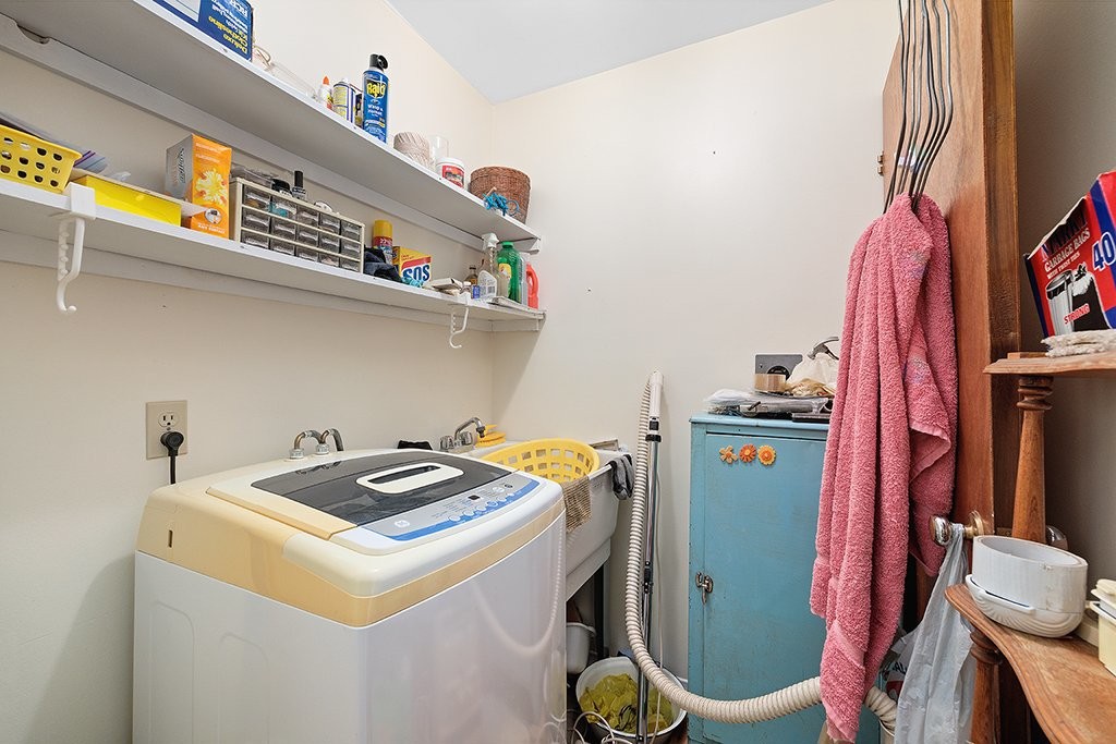 









387


Rue Main

,
Shawville,




QC
J0X2Y0

