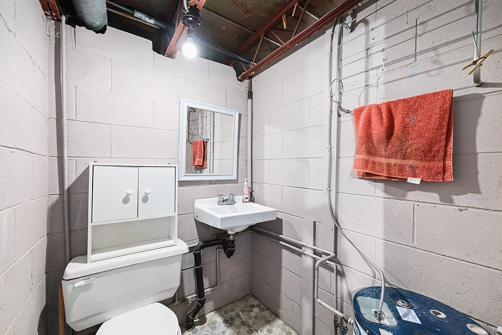 









387


Rue Main

,
Shawville,




QC
J0X2Y0

