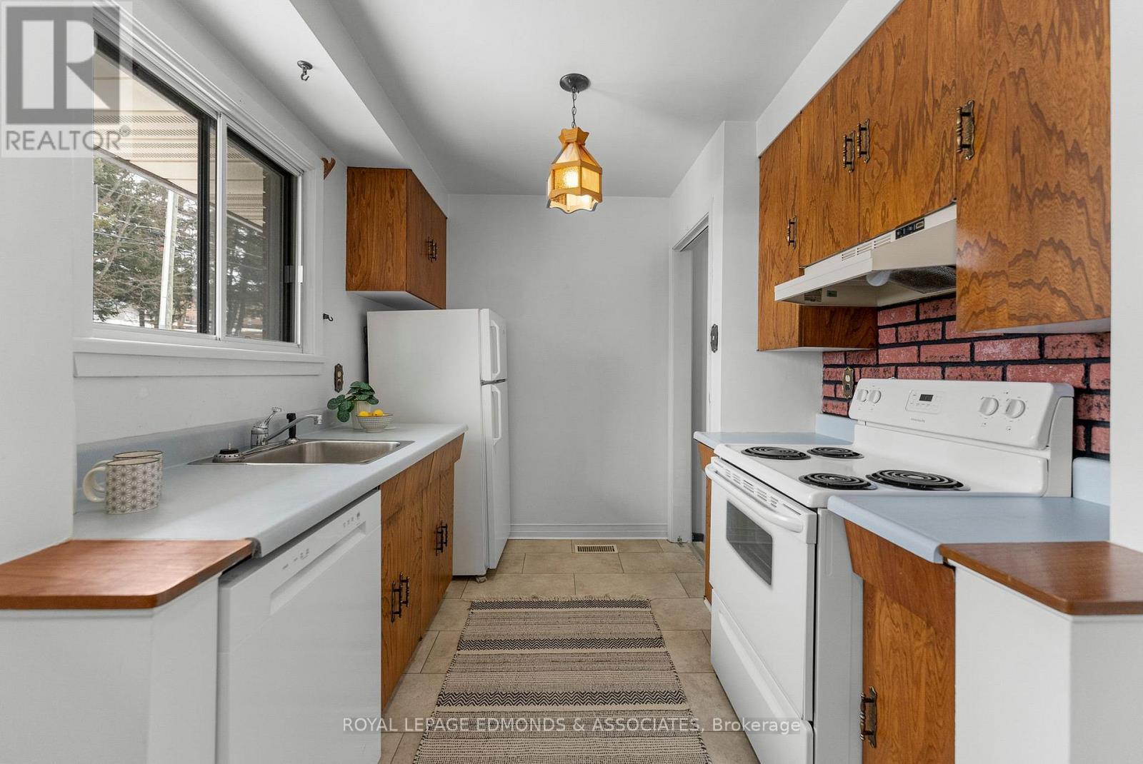 












90 DEACON STREET

,
Pembroke,




Ontario
K8A2J4

