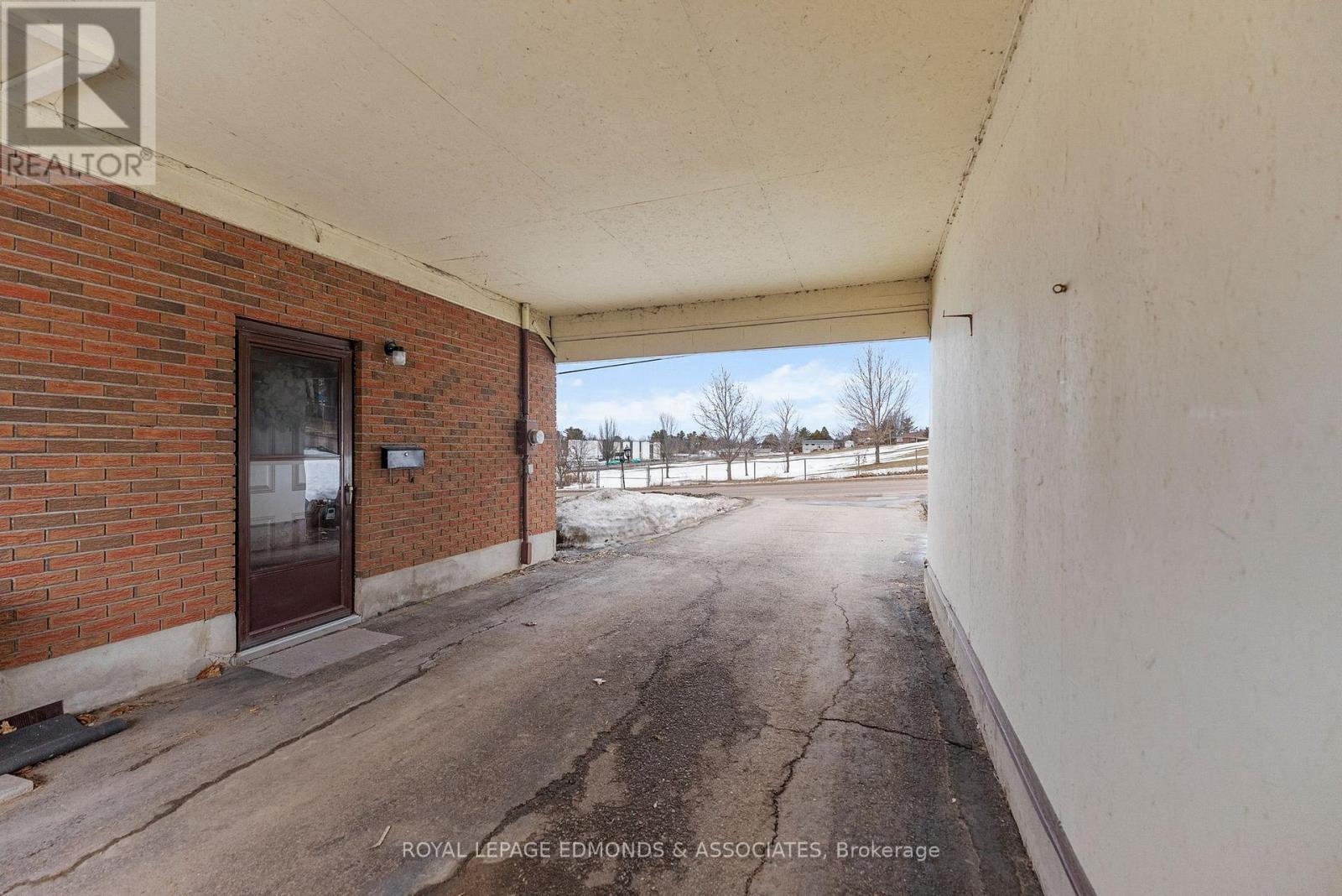












90 DEACON STREET

,
Pembroke,




Ontario
K8A2J4

