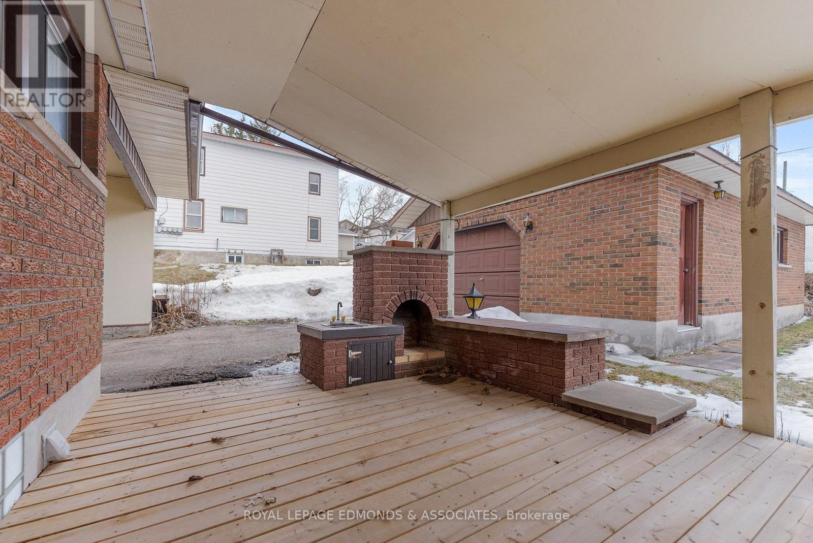 












90 DEACON STREET

,
Pembroke,




Ontario
K8A2J4

