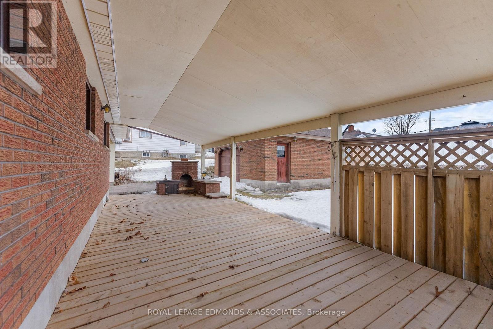 












90 DEACON STREET

,
Pembroke,




Ontario
K8A2J4

