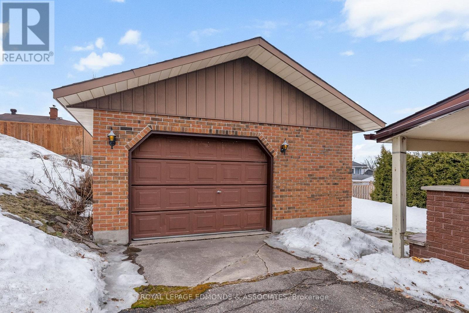 












90 DEACON STREET

,
Pembroke,




Ontario
K8A2J4

