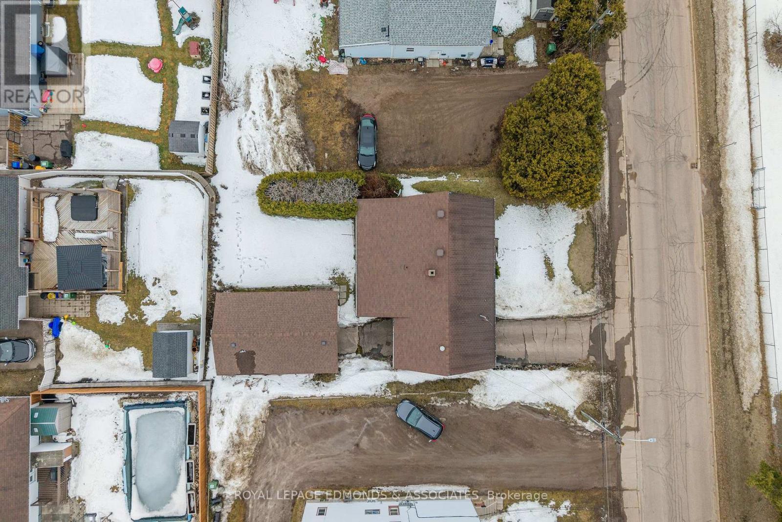 












90 DEACON STREET

,
Pembroke,




Ontario
K8A2J4

