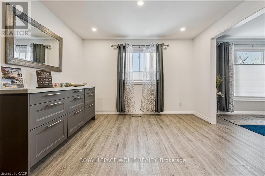 












263 THE COUNTRY WAY

,
Kitchener,




Ontario
N2E2V6

