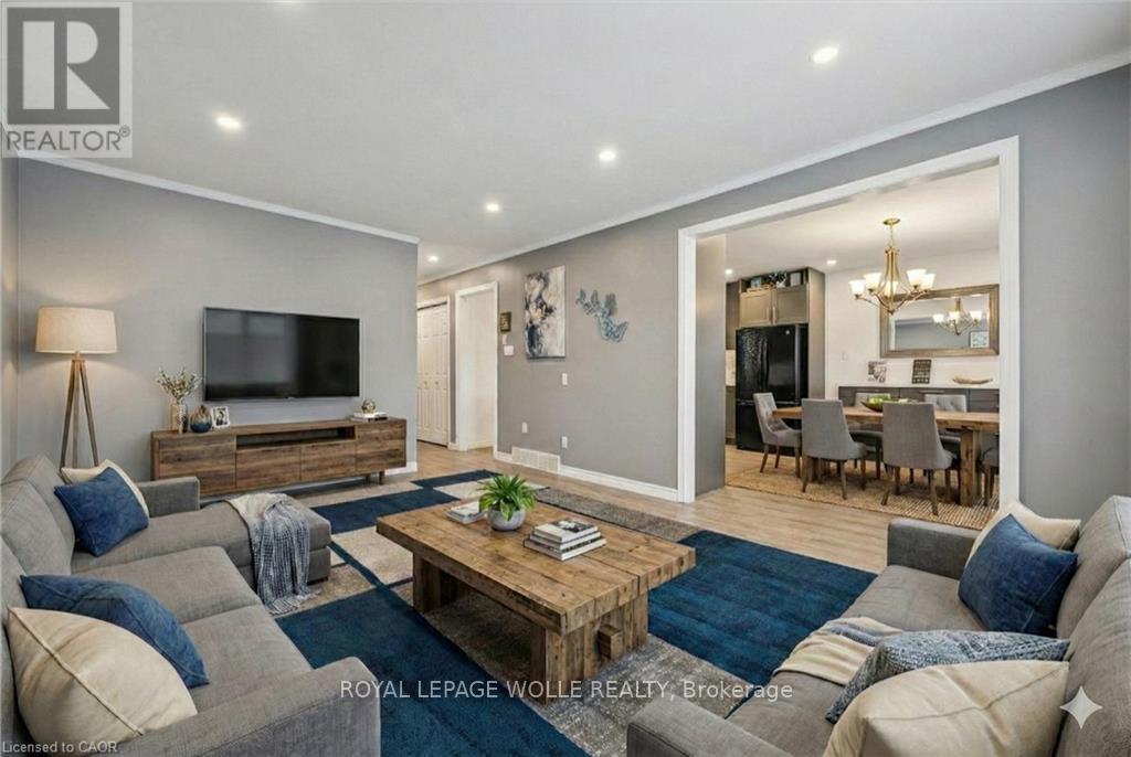 












263 THE COUNTRY WAY

,
Kitchener,




Ontario
N2E2V6

