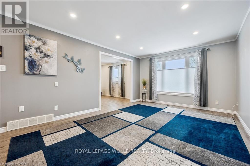 












263 THE COUNTRY WAY

,
Kitchener,




Ontario
N2E2V6

