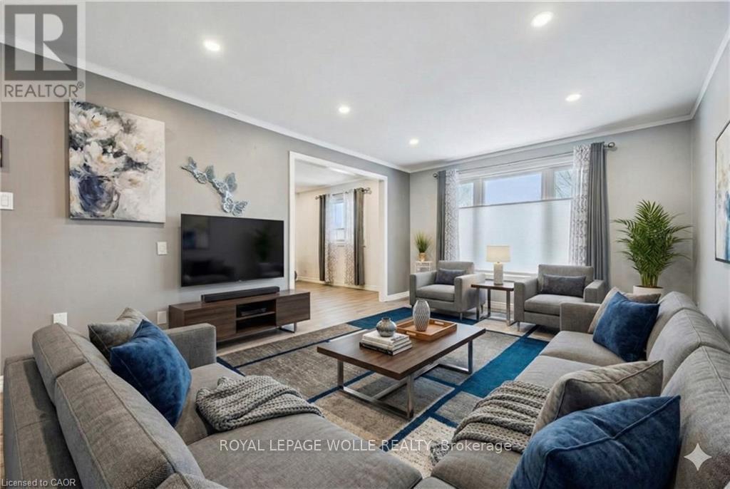 












263 THE COUNTRY WAY

,
Kitchener,




Ontario
N2E2V6

