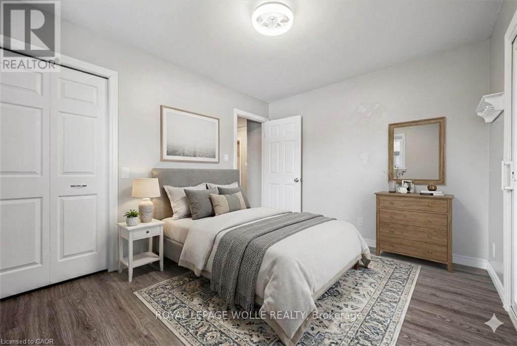 












263 THE COUNTRY WAY

,
Kitchener,




Ontario
N2E2V6

