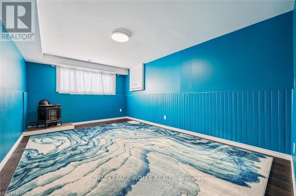 












263 THE COUNTRY WAY

,
Kitchener,




Ontario
N2E2V6

