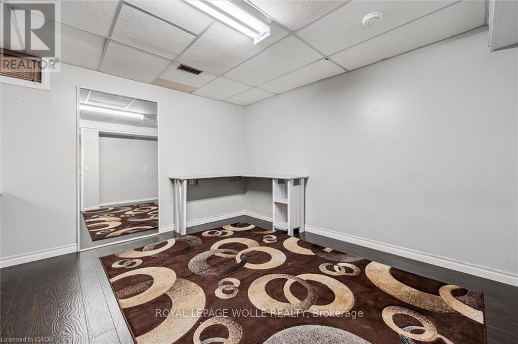 












263 THE COUNTRY WAY

,
Kitchener,




Ontario
N2E2V6

