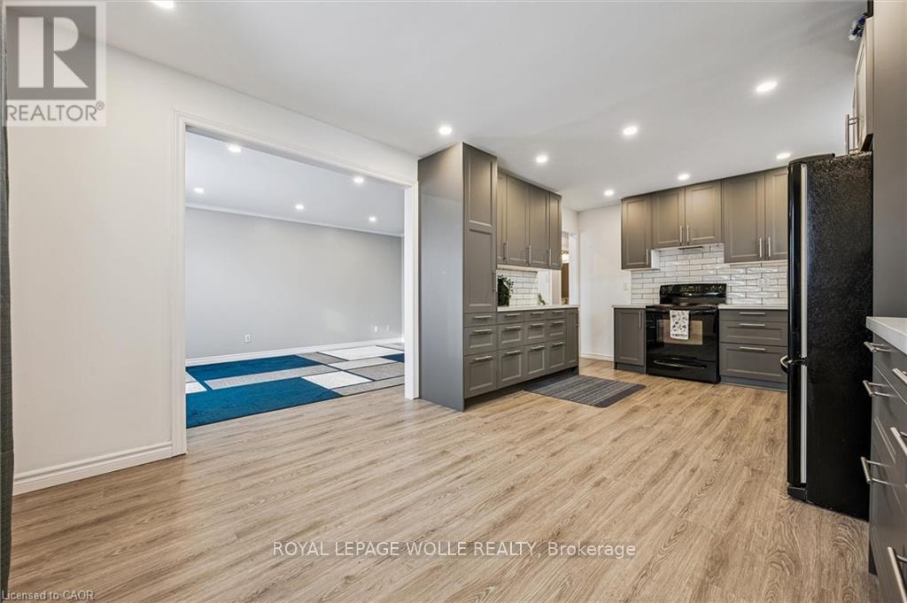 












263 THE COUNTRY WAY

,
Kitchener,




Ontario
N2E2V6

