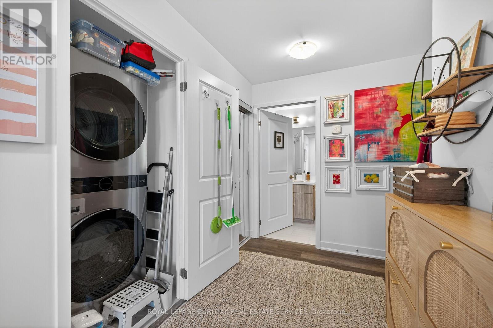 












1503 - 2007 JAMES STREET

,
Burlington,




Ontario
L7R0G7

