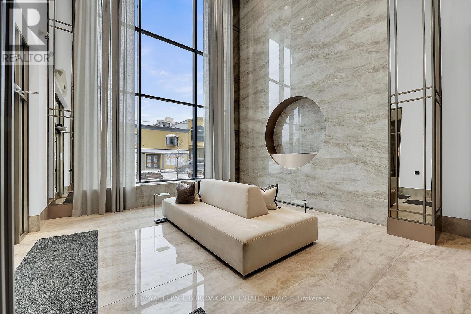 












1503 - 2007 JAMES STREET

,
Burlington,




Ontario
L7R0G7

