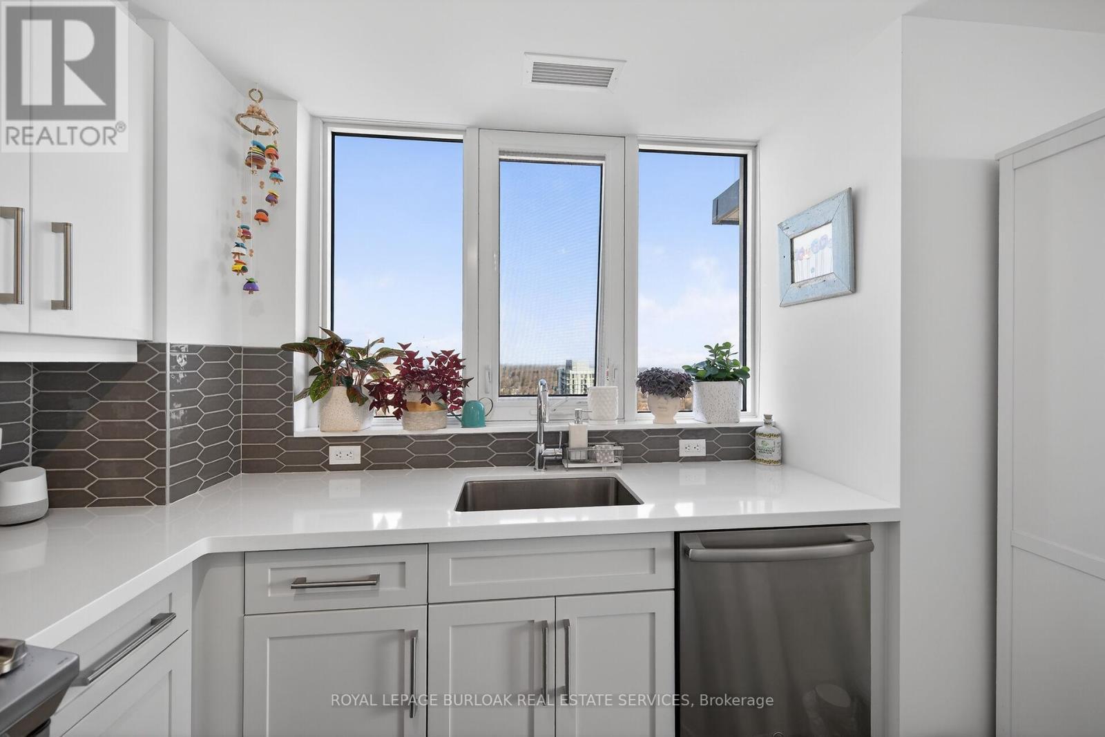 












1503 - 2007 JAMES STREET

,
Burlington,




Ontario
L7R0G7

