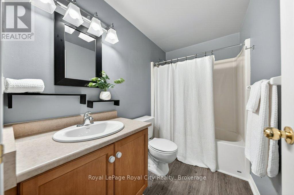 












37 - 66 RODGERS ROAD

,
Guelph (Kortright West),




Ontario
N1G4Y5

