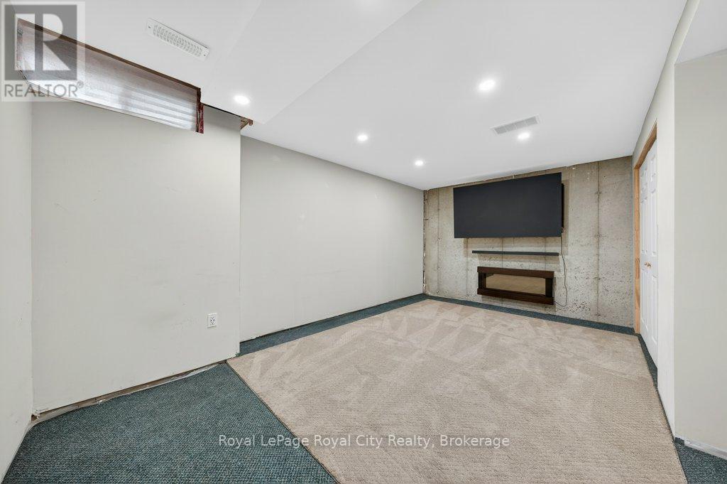 












37 - 66 RODGERS ROAD

,
Guelph (Kortright West),




Ontario
N1G4Y5

