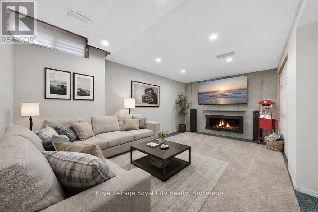 












37 - 66 RODGERS ROAD

,
Guelph (Kortright West),




Ontario
N1G4Y5

