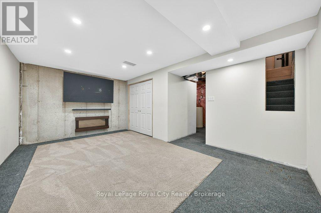 












37 - 66 RODGERS ROAD

,
Guelph (Kortright West),




Ontario
N1G4Y5

