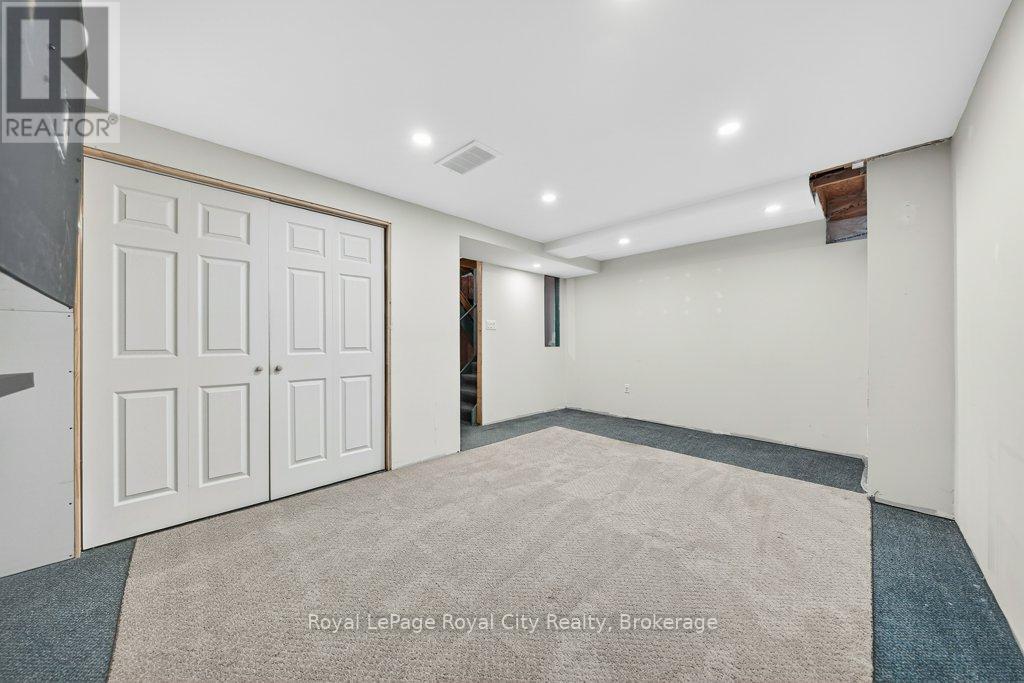 












37 - 66 RODGERS ROAD

,
Guelph (Kortright West),




Ontario
N1G4Y5

