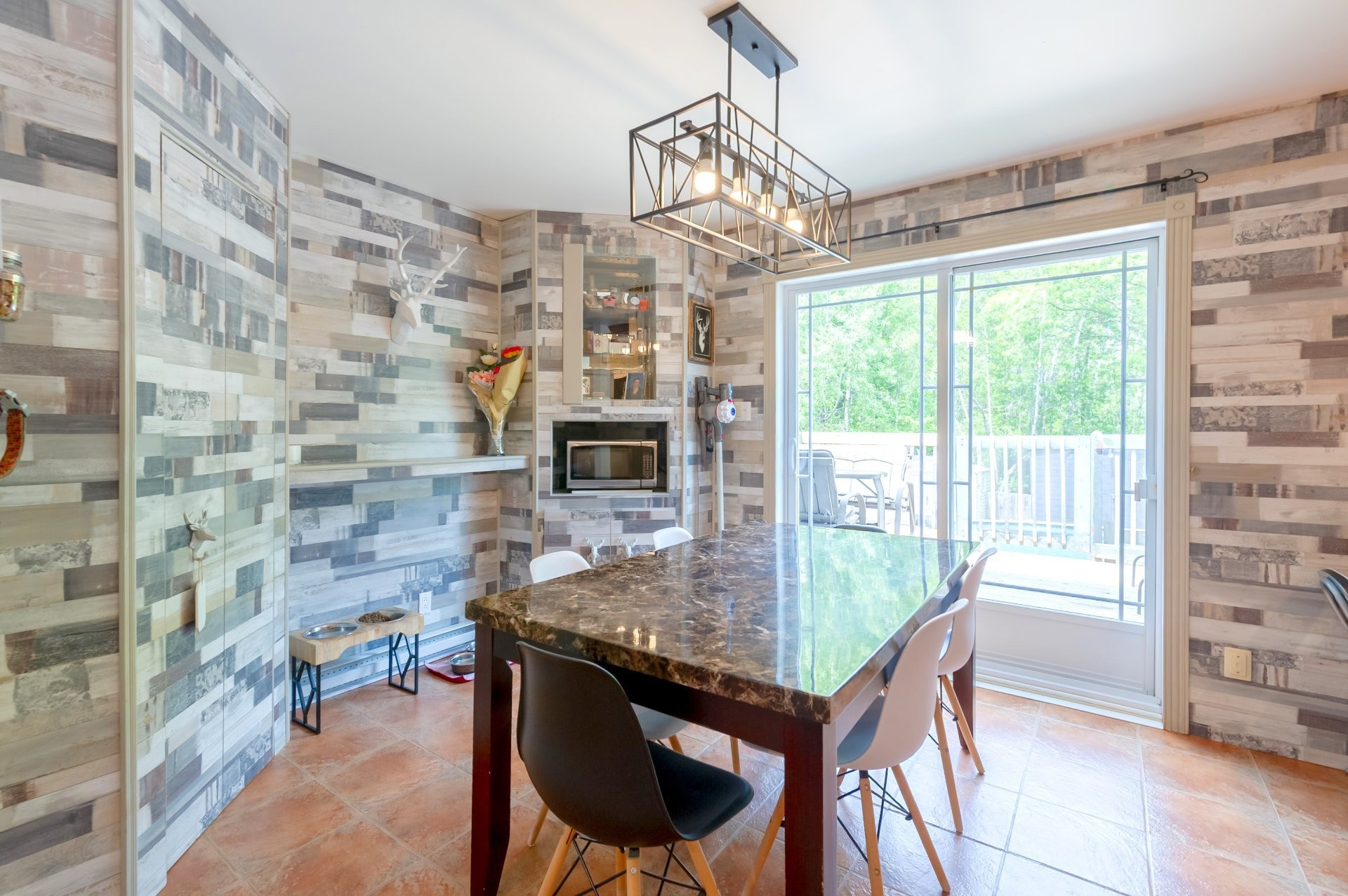 









202


25e Rue O.

,
Venise-en-Québec,




QC
J0J2K0

