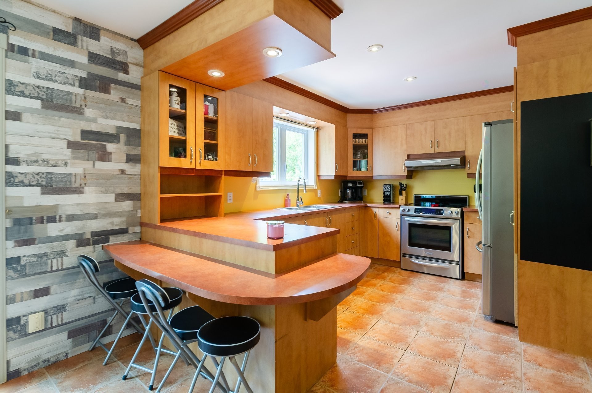 









202


25e Rue O.

,
Venise-en-Québec,




QC
J0J2K0

