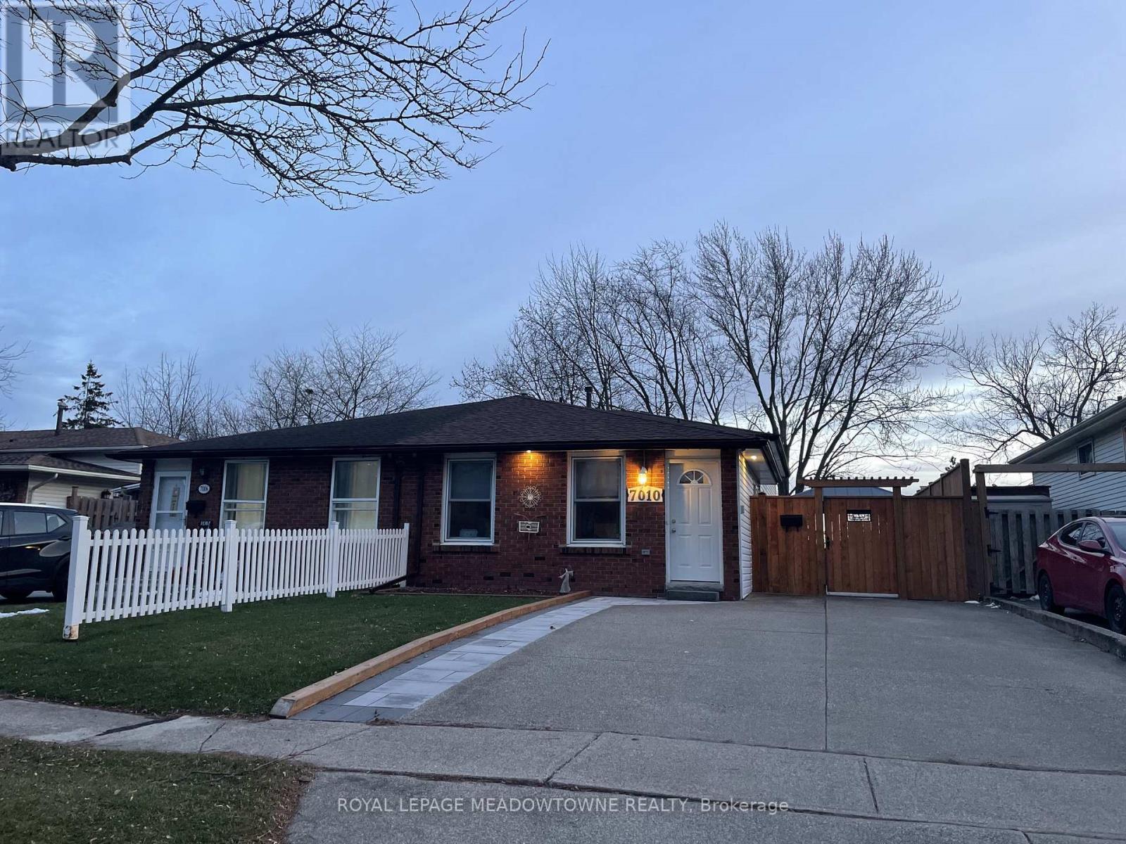 












7010 BONNIE STREET

,
Niagara Falls,




Ontario
L2G7L1

