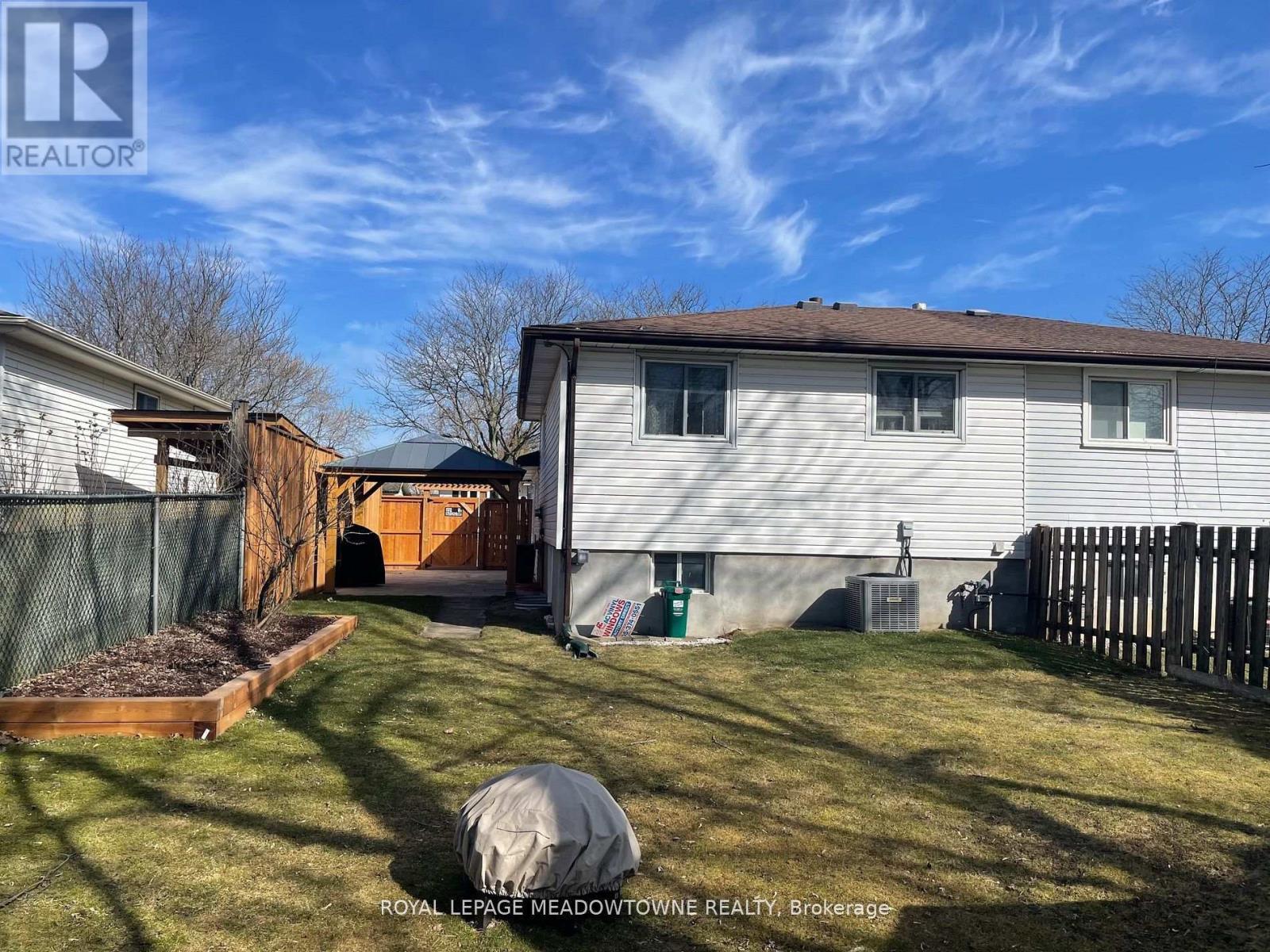 












7010 BONNIE STREET

,
Niagara Falls,




Ontario
L2G7L1

