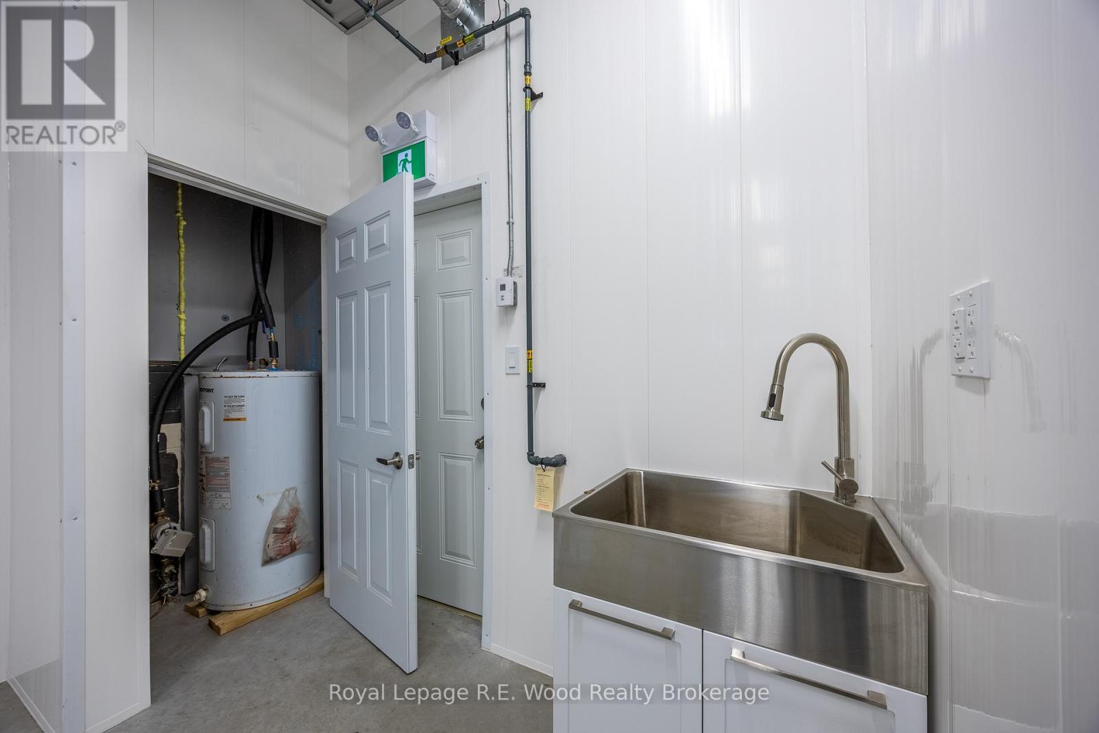 












20 CAT ALLEY

,
Tillsonburg,




Ontario
N4G0C8


