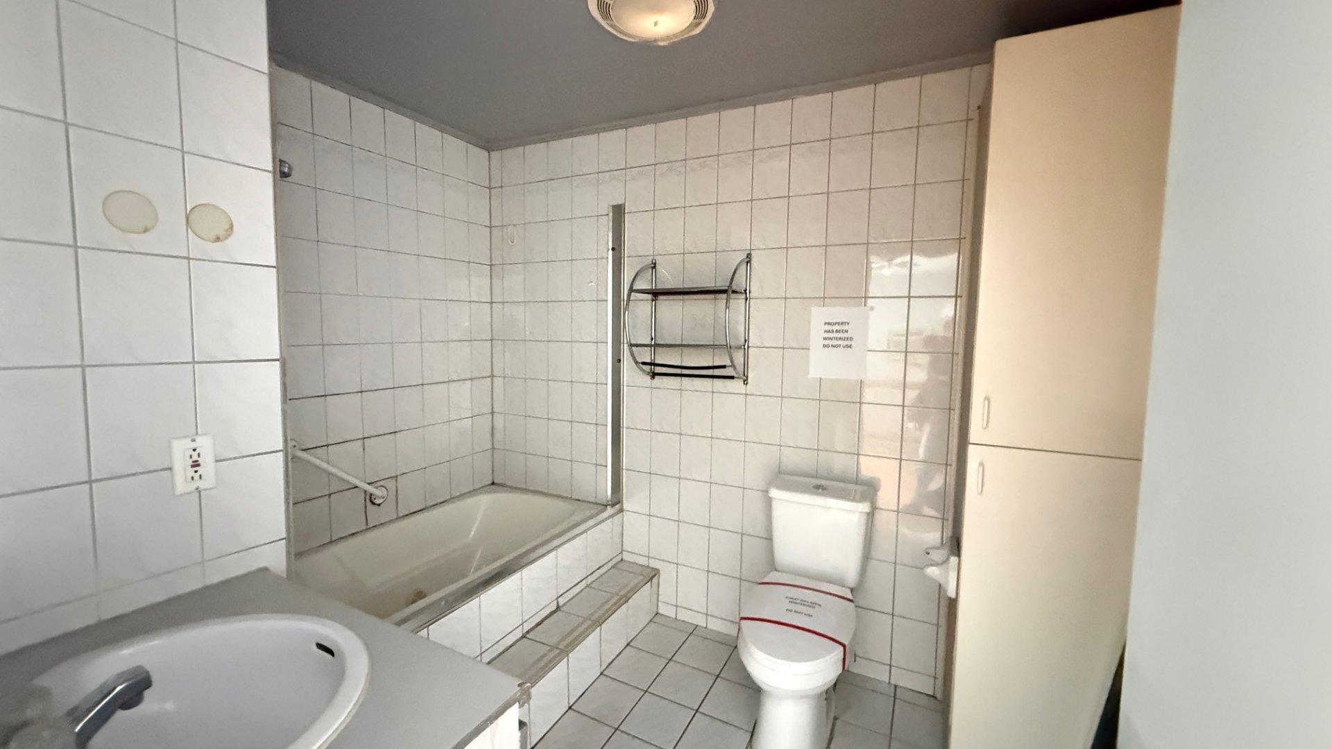 









11373


Rue Victoria

,
Montréal-Est,




QC
H1B2P1

