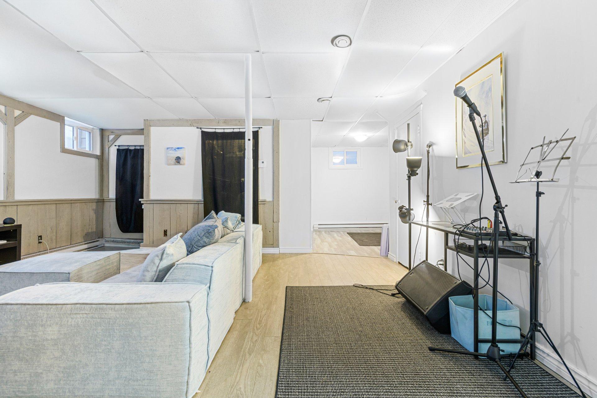 









115


Rue Kenny

,
Lachute,




QC
J8H4A4

