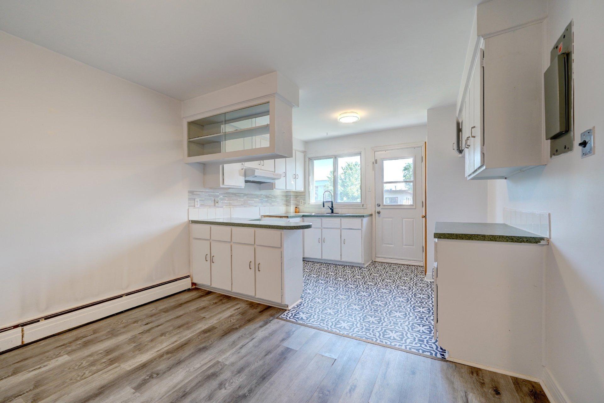 









6712


Rue Hamilton

,
Montréal (Le Sud-Ouest),




QC
H4E3C7

